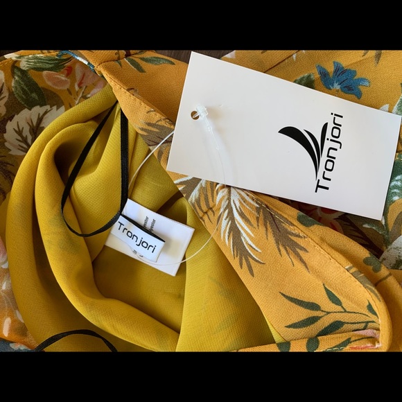 NWT SEXY FRONT HEM RUFFLE❤️OPEN FRONT - Picture 4 of 12